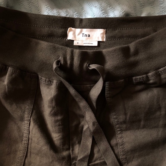SOLDAritzia tna linen cargo pants - Picture 3 of 4